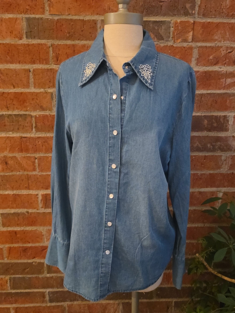 Rockin' C Blue Pearl Snap Long Sleeve Blouse Embroidery NWT Med